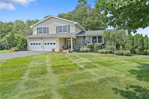 1705 Lancelot Pl, Skaneateles, NY 13152