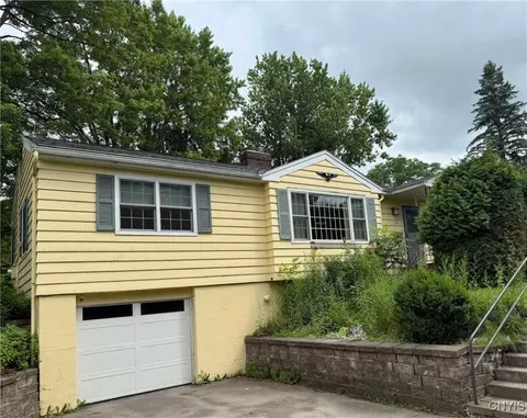60 Burton St, Cazenovia, NY 13035