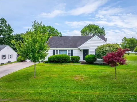 37 Cambridge Rd, Whitestown, NY 13492