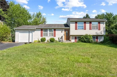 4242 Hunting Creek Dr, Clay, NY 13041