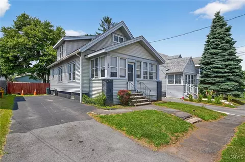 345 Wayland Rd, Salina, NY 13208