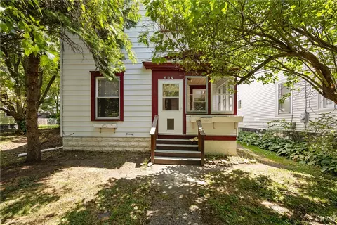 267 Genesee Park Dr, Syracuse, NY 13224