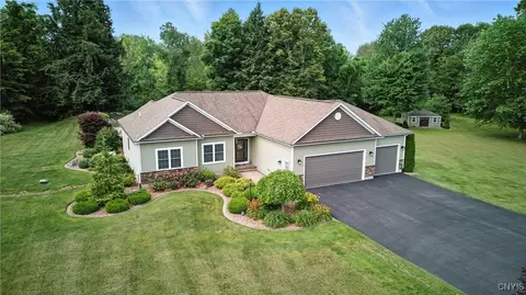 21 Donovan Dr, Oswego, NY 13126