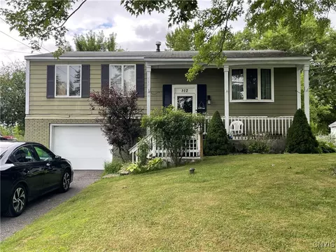 102 Cedarwood Blvd, Van Buren, NY 13027