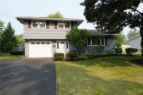 81 Bayberry Cir, Liverpool, NY 13090