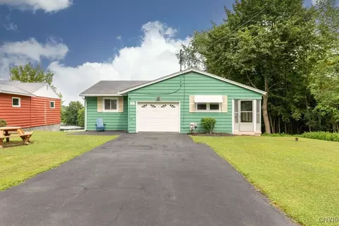 307 Paikin Dr, Geddes, NY 13219