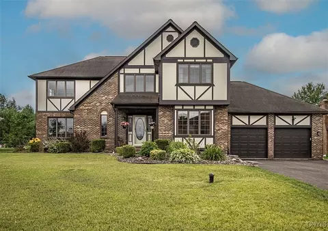 6015 Lisi Gardens Dr, Syracuse, NY 13212