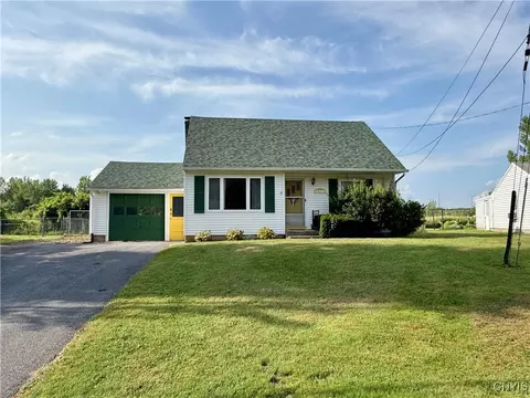 5577 Louis Ave, Brewerton, NY 13029
