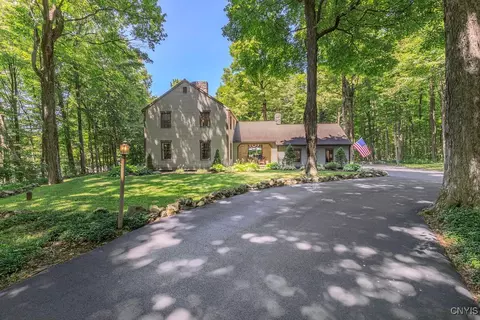 8371 Salt Springs Rd, Manlius, NY 13104