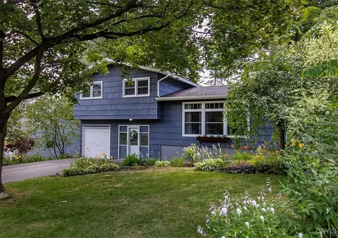 112 Haverhill Dr, Syracuse, NY 13214