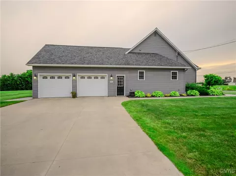Exterior - 2480 Middle Rd, Oneida, NY 13421 photo 4 of 7
