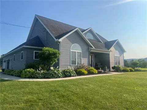 Exterior - 2480 Middle Rd, Oneida, NY 13421 photo 2 of 7