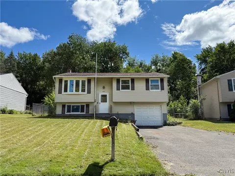 5512 Taormina Dr, Clay, NY 13041