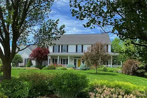 8227 Meadowview Ct, Manlius, NY 13104