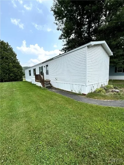 5969 Middle Rd, Stockbridge, NY 13409