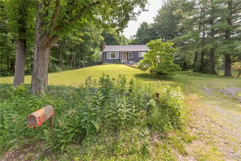 4532 Brickyard Falls Rd, Manlius, NY 13104