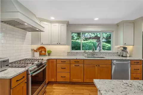 Kitchen - 7 Beach Rd, Marcellus, NY 13108 photo 5 of 12