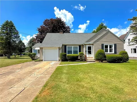 50 New Hartford St, New York Mills, NY 13417