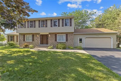 4880 Firethorn Cir, Manlius, NY 13104