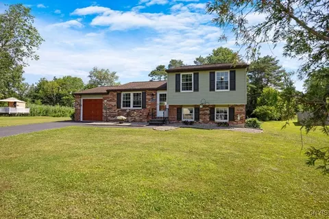 8120 Scotia Ln, Liverpool, NY 13090