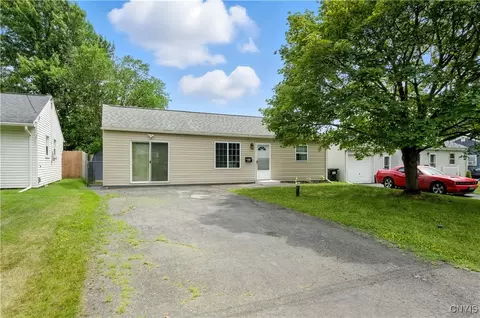 122 Frederick Dr, Salina, NY 13088
