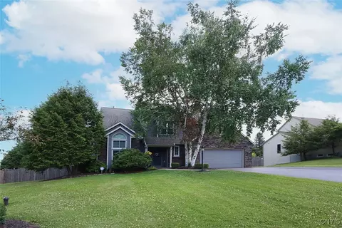 4644 Bloomsbury Dr, Onondaga, NY 13215