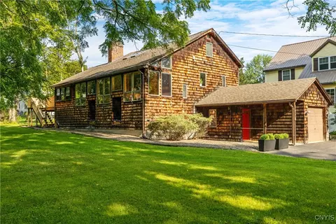 101 Hunt Dr, Fayetteville, NY 13066