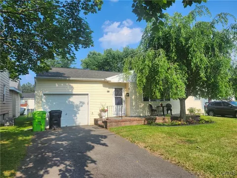 212 Florida Rd N, Salina, NY 13211