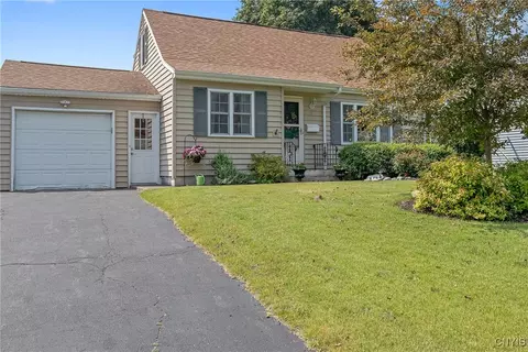 208 Lynnhaven Dr, Syracuse, NY 13212