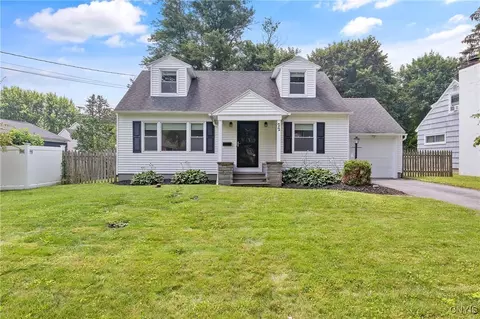 22 Bellewood Cir, Syracuse, NY 13212