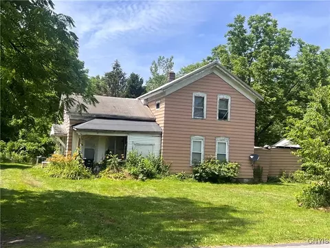 70 Oswego St, Hannibal, NY 13074