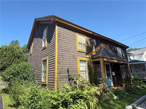 9 Allen St, Cazenovia, NY 13035