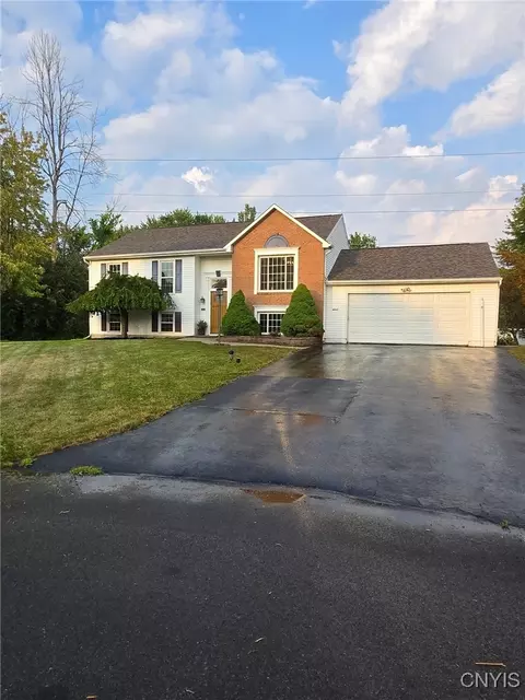 6063 Owlwood Dr, Cicero, NY 13039