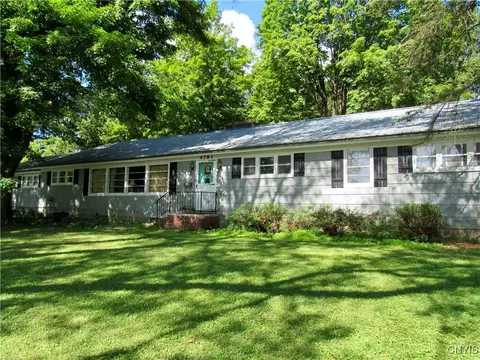 4819 Lawndale Dr, Onondaga, NY 13215