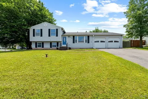 4791 Stonehurst Rd, Liverpool, NY 13090
