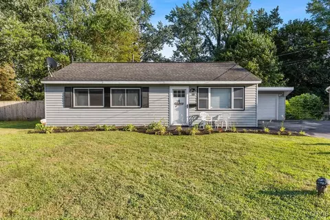 12 Lincoln Rd, North Syracuse, NY 13212