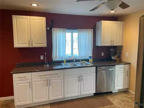 Kitchen - 5627 Bear Rd, Syracuse, NY 13212 photo 1 of 2