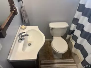 Bath - 5627 Bear Rd, Syracuse, NY 13212 photo 1 of 3