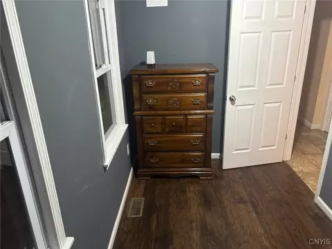 Entry Way - 5627 Bear Rd, Syracuse, NY 13212 photo 2 of 4