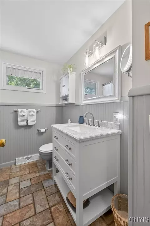 Bath - 304 Halton Rd, Syracuse, NY 13224 photo 1 of 2