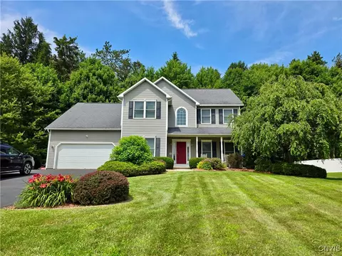 9142 Frenchmans Creek Dr, Phoenix, NY 13135