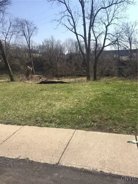 66 West St, Auburn, NY 13021