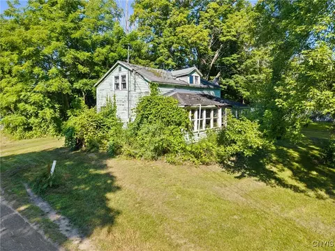 36 Washer Rd, Schroeppel, NY 13135