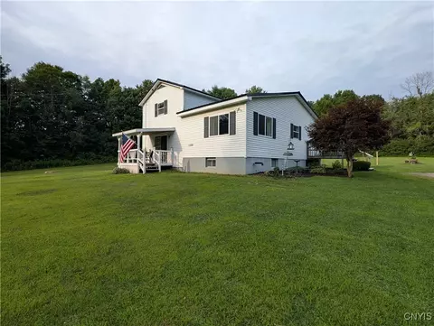 1128 Silk Rd, Volney, NY 13069