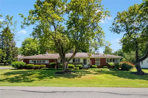 7958 Vernon Rd S, Cicero, NY 13039