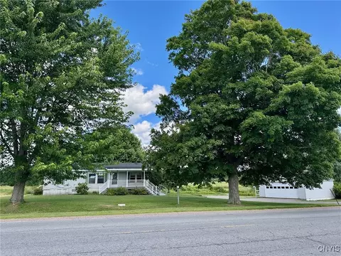 10601 County Route 8, Lyme, NY 13622