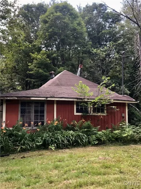 10079 Cherokee St, Remsen, NY 13438