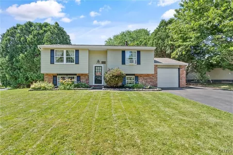 4210 Trotwood Ln, Clay, NY 13041