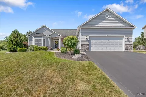 5186 Lyle Dr, Clay, NY 13041