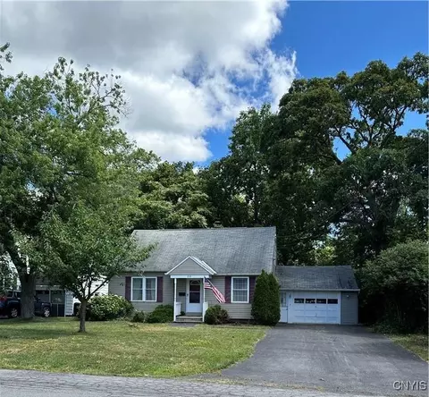 210 Ferncliff Ave, Salina, NY 13088